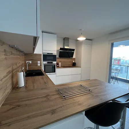Apartment Le Cartoucherie - 4p - Parking - Tram & Zenith *
